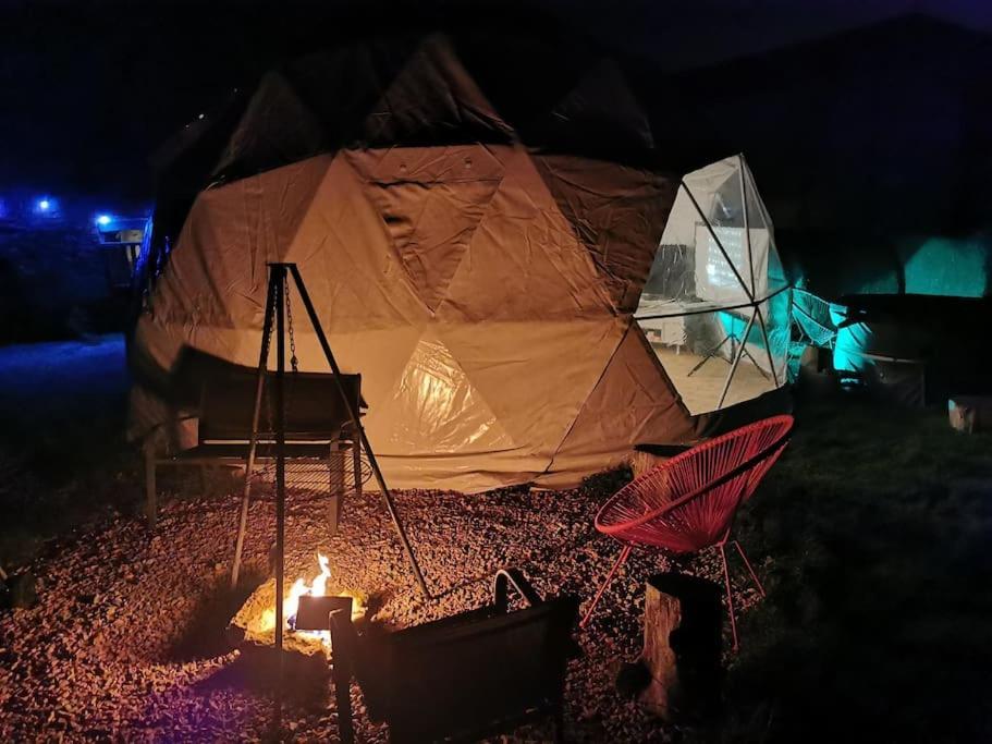 Lincoln Star Dome, Hot Tub, Bbq Leilighet Langworth Eksteriør bilde