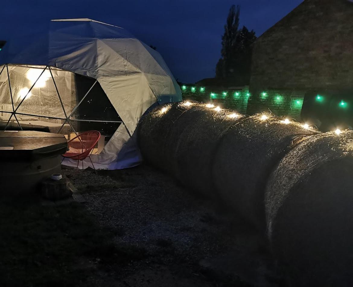 Lincoln Star Dome, Hot Tub, Bbq Leilighet Langworth Eksteriør bilde