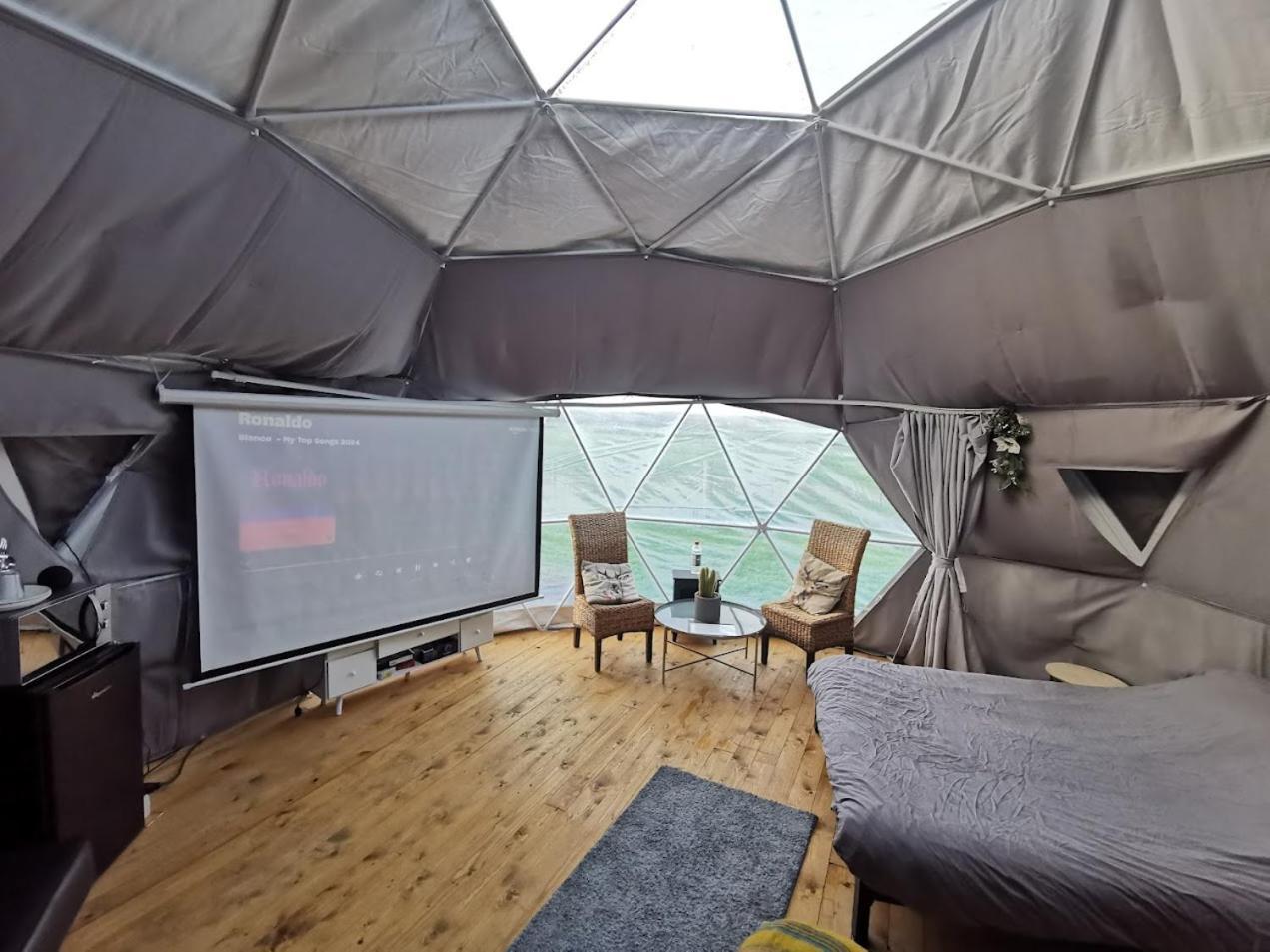 Lincoln Star Dome, Hot Tub, Bbq Leilighet Langworth Eksteriør bilde